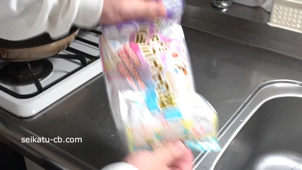 ���������Υ��㥫�ե��ޤ򿶤�