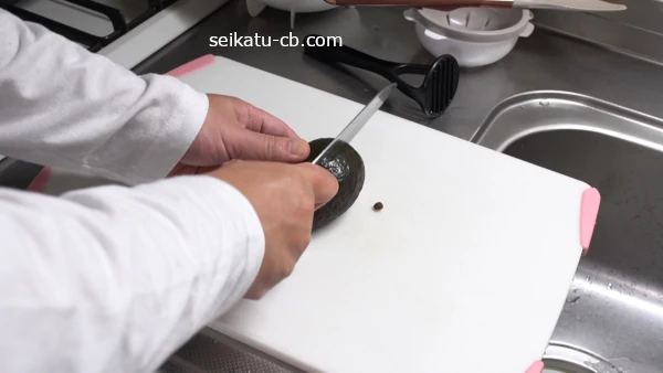 �����ǥ��ܥ��ɤ򥫥åȤ���