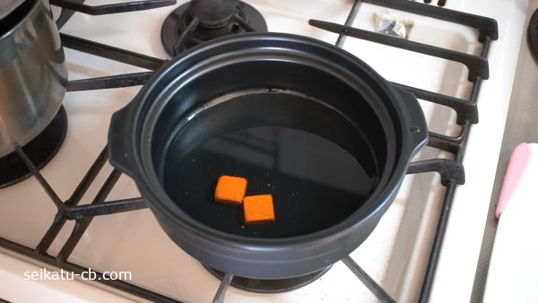 ÅÚÆé¤Ë¥¥à¥ÁÆé¤Ä¤æ¤ÎÁǤȿå¤òÆþ¤ì¤Æ²Ð¤Ë¤«¤±¤ë