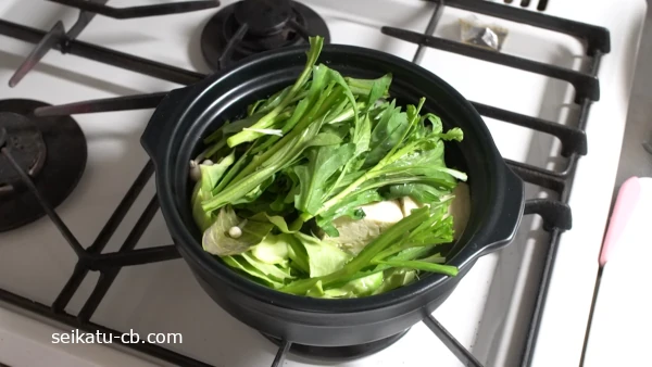 ¿å¿æ¤¤Î¥¹¡¼¥×¤Ë³Æ¼ï¶ñºà¤òÆþ¤ì¤Æ¼Ñ¹þ¤à