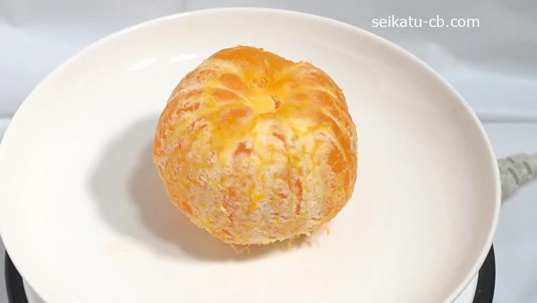 そのまま冷凍して常温解凍して皮をむいたみかん