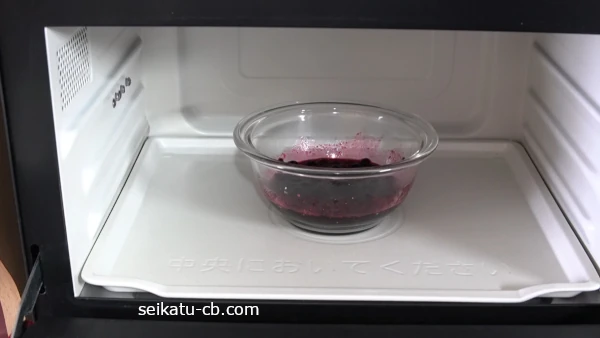 再びブルーベリーをレンジで3分加熱する
