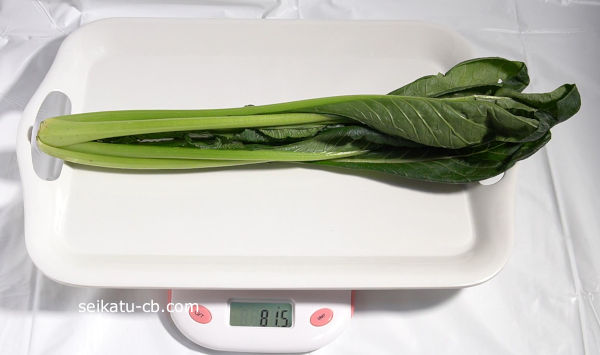 ポリ袋に入れて常温保存した小松菜1週間目の重さは81.5gです。