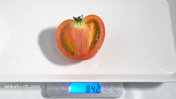 カットしたトマトをそのまま野菜室で保存2日目の重さは84.2g