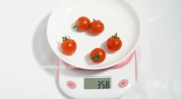 小（S）サイズのミニトマト5個の重さは35.8g