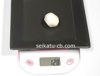 皮をむいた極小（2S）サイズの里芋1個の重さは12.8g
