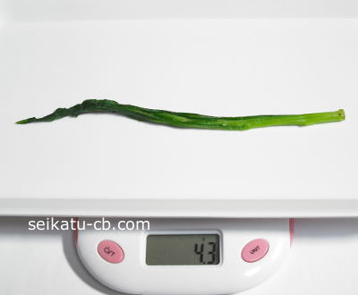 茹でた中葉春菊（小）1株の重さは4.3g