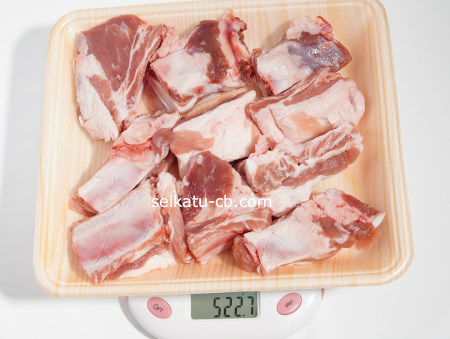 豚バラ肉スペアリブ1パック（10個入り）の重さは522.7g