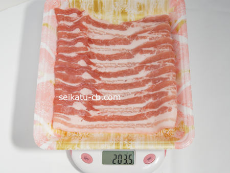豚バラ肉スライス1パック（7枚入り）の重さは203.5g
