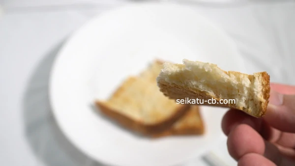 手でちぎった焼いた価格の高い食パン