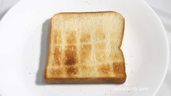 焼いた価格の安い食パン