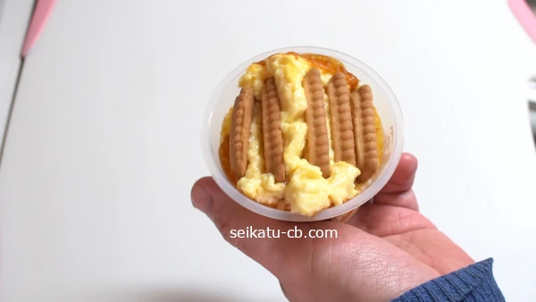 バタービスケットを差し込んだ焼きプリン