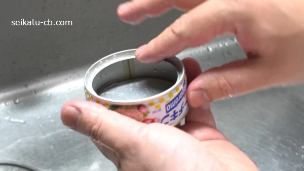 セスキ水を吹きかけてから洗ったツナ缶