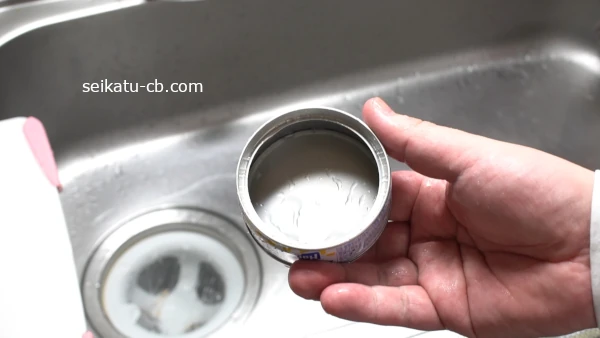 セスキ水を吹き付けて5分置いてから洗ったツナ缶