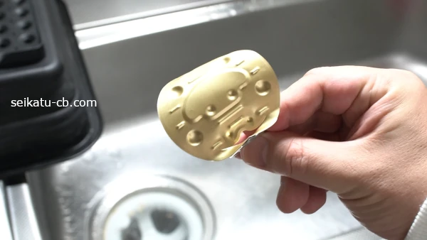 中性洗剤で洗ったツナ缶の蓋