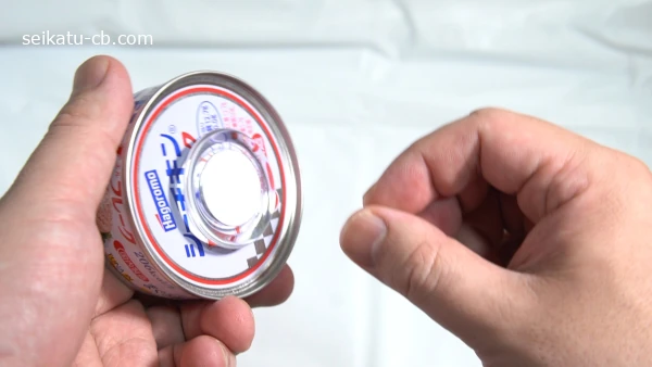 ツナ缶の容器は鉄製でマグネットが付く