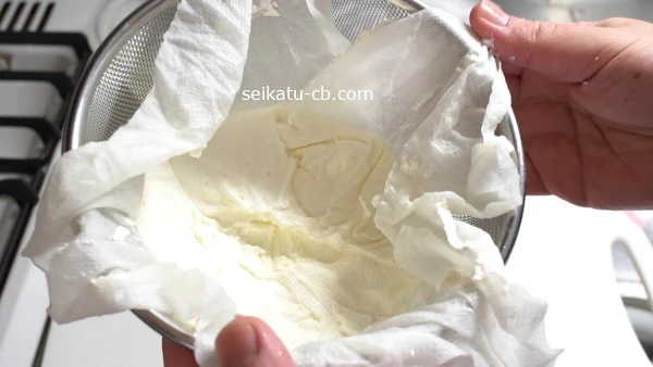 1日水切りした塩麹入りヨーグルト