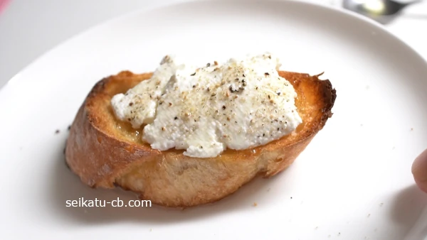 バゲットのクリームチーズ乗せ