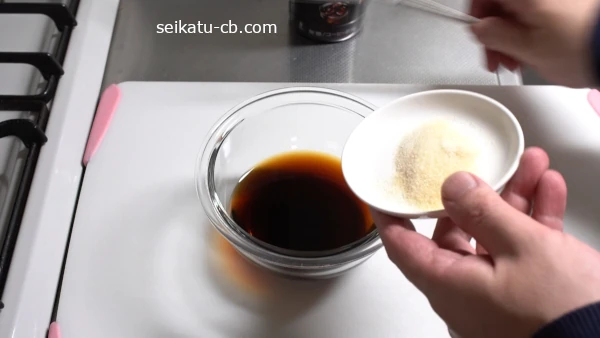 コーヒー100mlに粉ゼラチン5gを加える