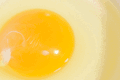 卵の黄身が球体に！冷凍して解凍するとこうなった！気になる味や食感は！
